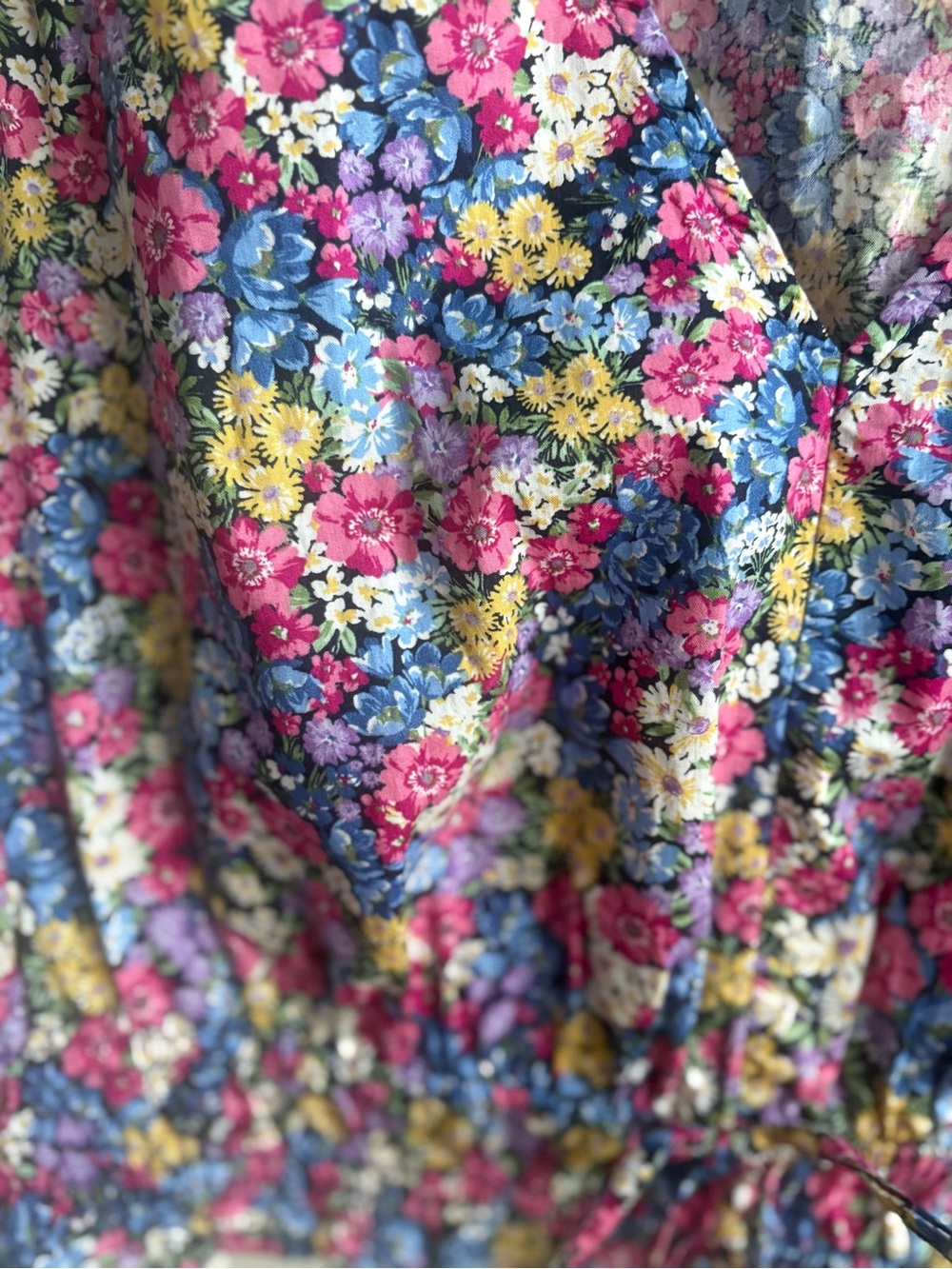 Old Navy Pink Multi Floral V-Neck Smocked Crop Top - Picture 5 of 8